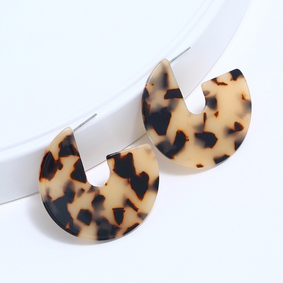 Faux Tortoise Shell Earrings - Picture 3 of 6